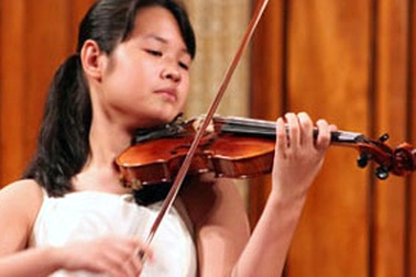 Tài năng "nhí" violin trổ tài trong Hòa nhạc Toyota xuyên Việt 2011