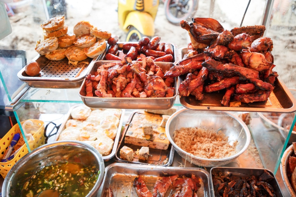 Tiệm cơm mẹ truyền, con nối thu 15 triệu đồng/ngày từ khi lên app - 1 Tiệm cơm mẹ truyền, con nối thu 15 triệu đồng/ngày từ khi lên app - 1