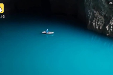 Bên trong hang động có thể chứa vừa 4 đại kim tự tháp Giza ở Trung Quốc