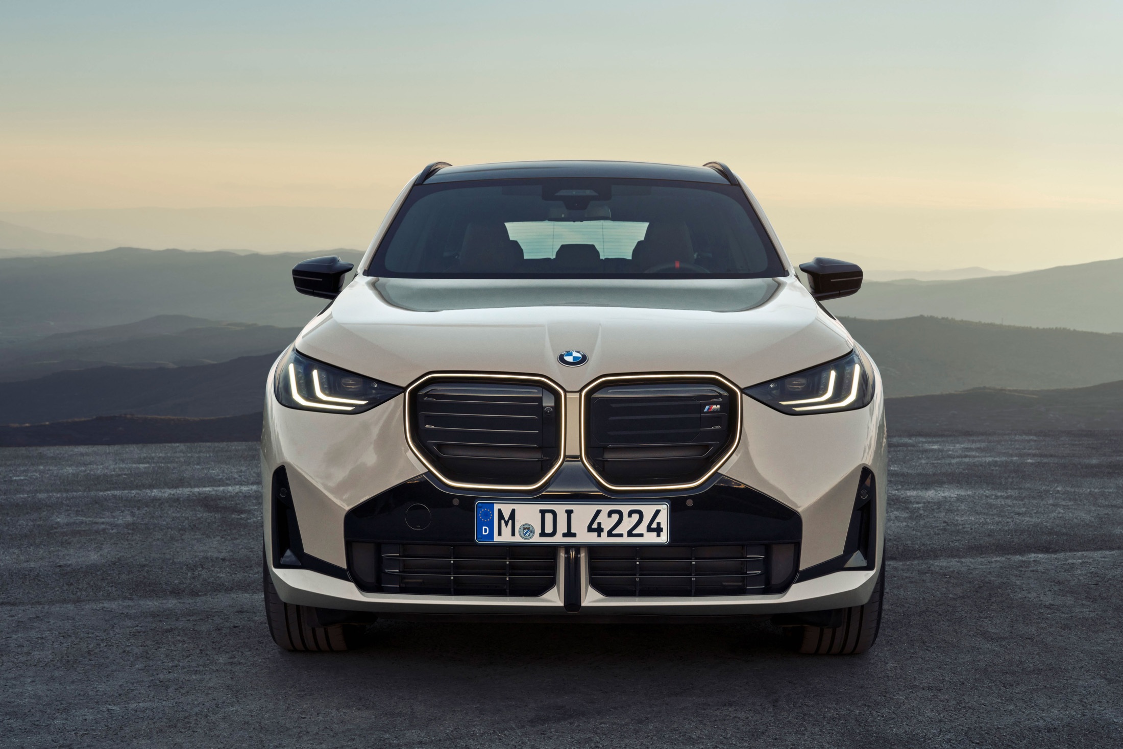 View - BMW X3 thế hệ mới ra mắt với động cơ hybrid mạnh mẽ hơn | Báo Dân trí