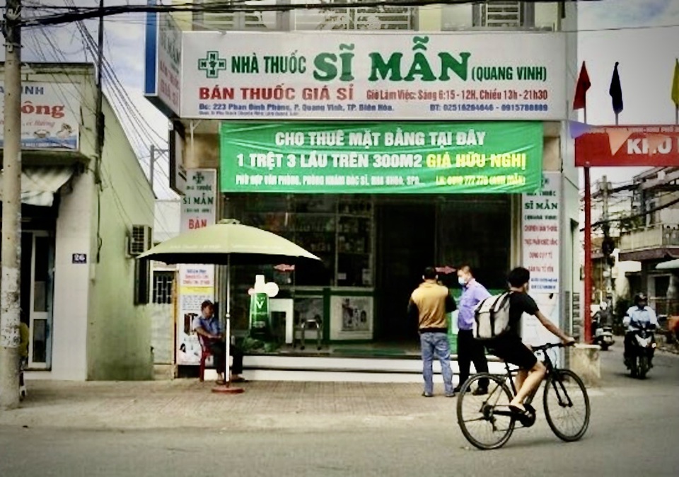 Nam thanh niên bị gã đàn ông dùng dao đâm chết trên đường - 1 Nam thanh niên bị gã đàn ông dùng dao đâm chết trên đường - 1