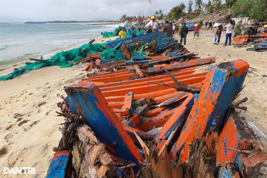 "Mưa gió dị thường ở Nam Trung Bộ gây thiệt hại nặng hơn bão cấp 11-12"