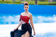 Siêu mẫu Hà Anh gợi cảm catwalk trong show thời trang