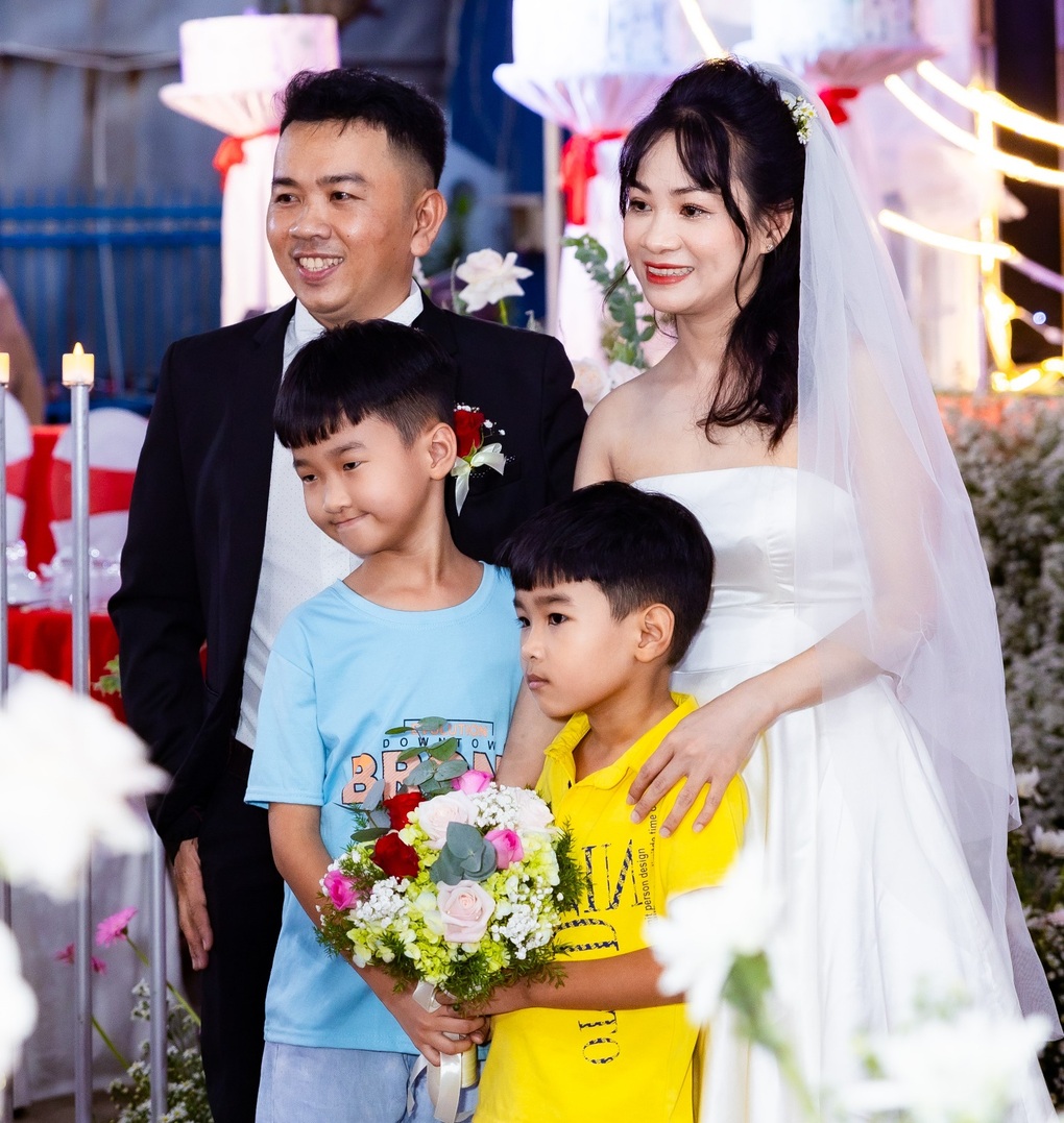 PNJ đồng hành tổ chức đám cưới tập thể cho các cặp đôi hoàn cảnh khó khăn - 3 PNJ đồng hành tổ chức đám cưới tập thể cho các cặp đôi hoàn cảnh khó khăn - 3