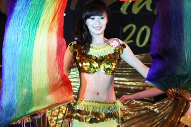 Clip thiếu nữ quyến rũ lạ thường trong vũ điệu Ấn Độ