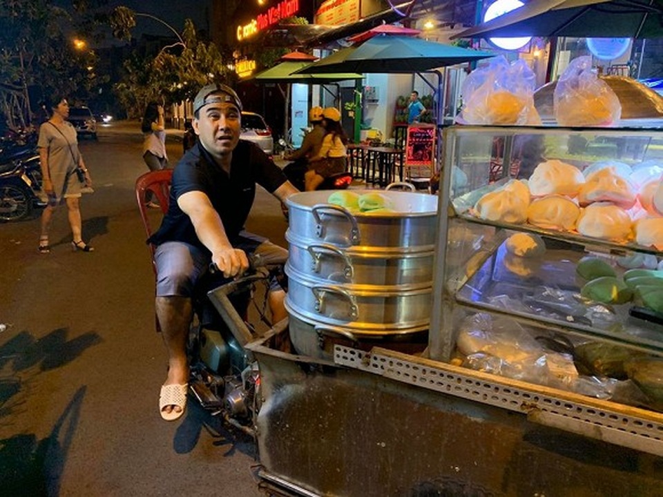 Quyền Linh tự nhận mình “mãi là nghệ sĩ ruộng” - 3 Quyền Linh tự nhận mình “mãi là nghệ sĩ ruộng” - 3