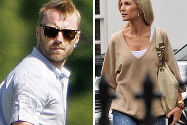 Ronan Keating tìm cách xin lỗi vợ 