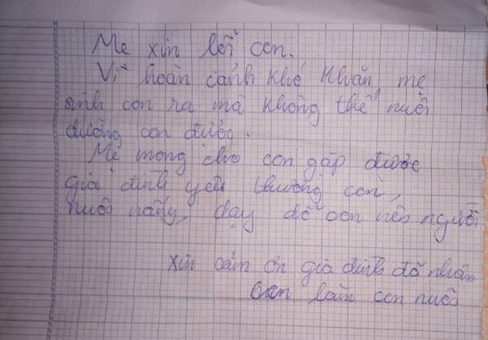 Bé trai sơ sinh bị bỏ trước nhà cặp vợ chồng hiếm muộn kèm thư xin lỗi của người mẹ - 2 Bé trai sơ sinh bị bỏ trước nhà cặp vợ chồng hiếm muộn kèm thư xin lỗi của người mẹ - 2