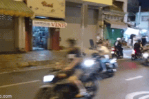 Gần 100 công an diễn tập bắt "quái xế" trên đại lộ