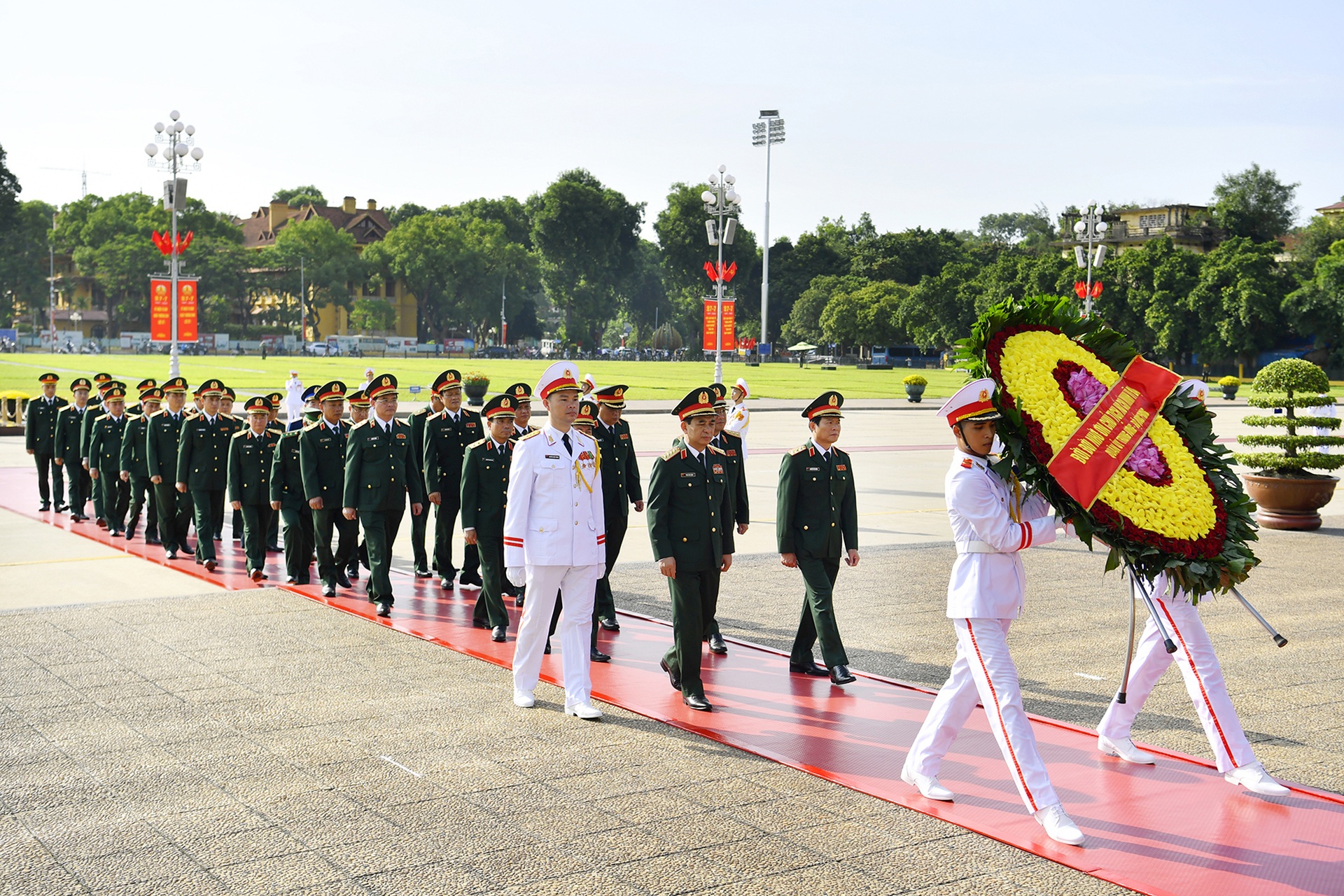 Lãnh đạo Đảng, Nhà nước dâng hương tưởng niệm các anh hùng liệt sĩ - 8 Lãnh đạo Đảng, Nhà nước dâng hương tưởng niệm các anh hùng liệt sĩ - 8