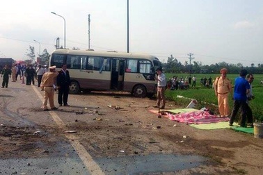 Hà Nội: Khởi tố vụ hai xe khách đấu đầu khiến 5 người tử vong