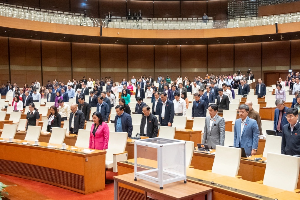 Quốc hội tưởng niệm người tử vong do thiên tai và ủng hộ đồng bào vùng lũ - 1 Quốc hội tưởng niệm người tử vong do thiên tai và ủng hộ đồng bào vùng lũ - 1