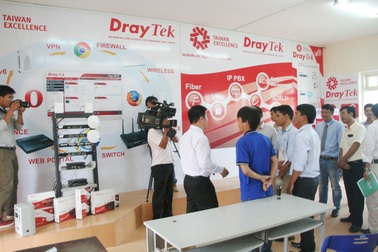 Ra mắt phòng LAB hiện đại về công nghệ thông tin cho sinh viên tại Huế