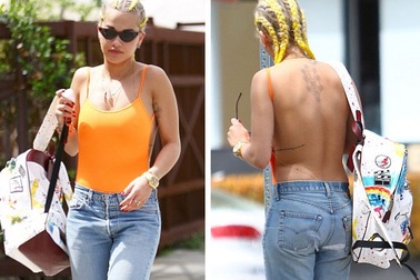 Lạ mắt với áo "mất lưng", không "nội y" của Rita Ora