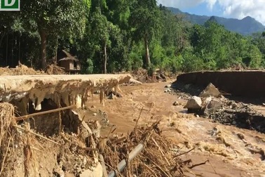 Mưa lũ lịch sử, hàng nghìn người dân Mường Lát thiếu lương thực