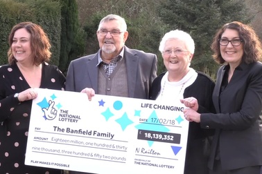 Cặp vợ chồng già trúng số gần 570 tỷ đồng