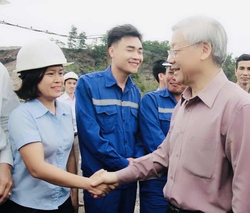 Anh thợ mỏ bất ngờ giơ tay đối thoại với Tổng Bí thư Nguyễn Phú Trọng - 3