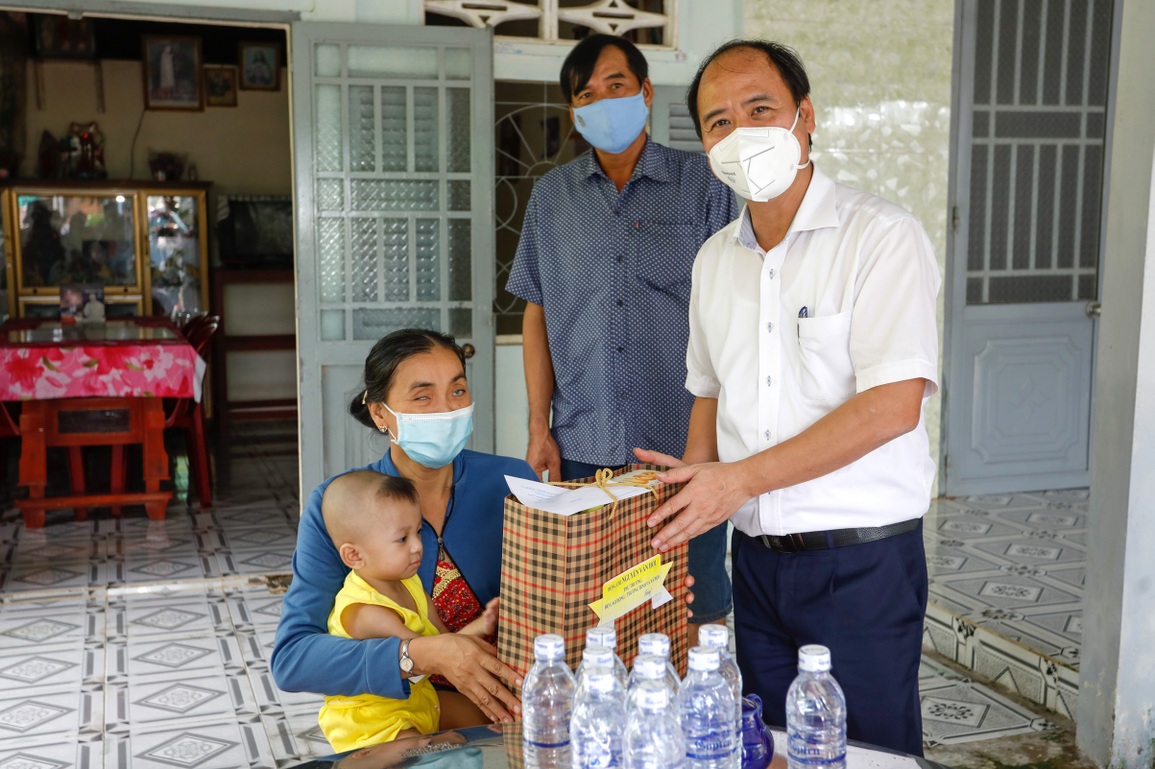 Những hỗ trợ chưa có tiền lệ vào lúc một miếng khi đói, một gói khi no… - 2 Những hỗ trợ chưa có tiền lệ vào lúc một miếng khi đói, một gói khi no… - 2