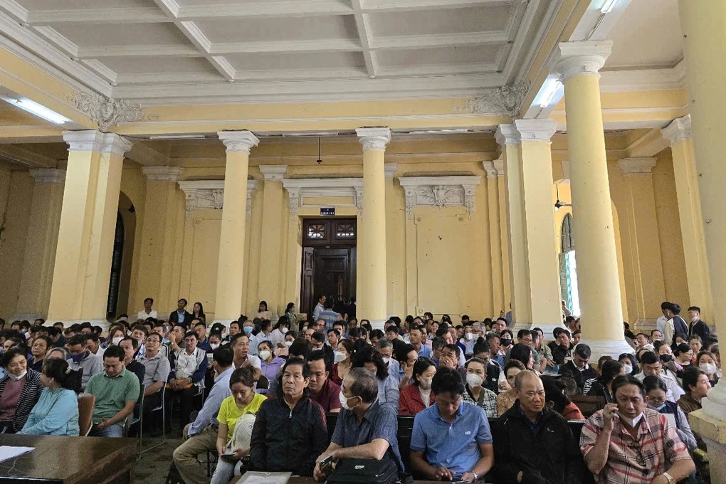 Lý do tạm đình chỉ điều tra nữ giám đốc chiếm đoạt gần 300 tỷ đồng ở TPHCM - 3 Lý do tạm đình chỉ điều tra nữ giám đốc chiếm đoạt gần 300 tỷ đồng ở TPHCM - 3