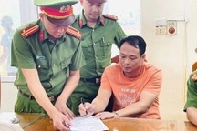 Bắt trưởng khu phố bán đất nghĩa trang cho người dân