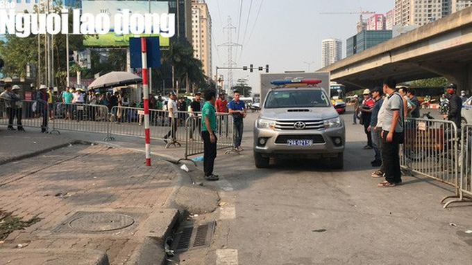 Đưa 2 nghi phạm sát hại nam sinh viên chạy Grab thực nghiệm hiện trường - Ảnh 11. Đưa 2 nghi phạm sát hại nam sinh viên chạy Grab thực nghiệm hiện trường - Ảnh 11.
