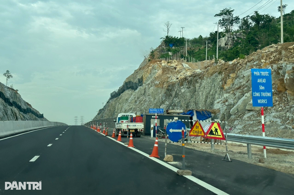 Vì sao cao tốc qua Khánh Hòa, Bình Thuận liên tục xảy ra tai nạn? - 2 Vì sao cao tốc qua Khánh Hòa, Bình Thuận liên tục xảy ra tai nạn? - 2