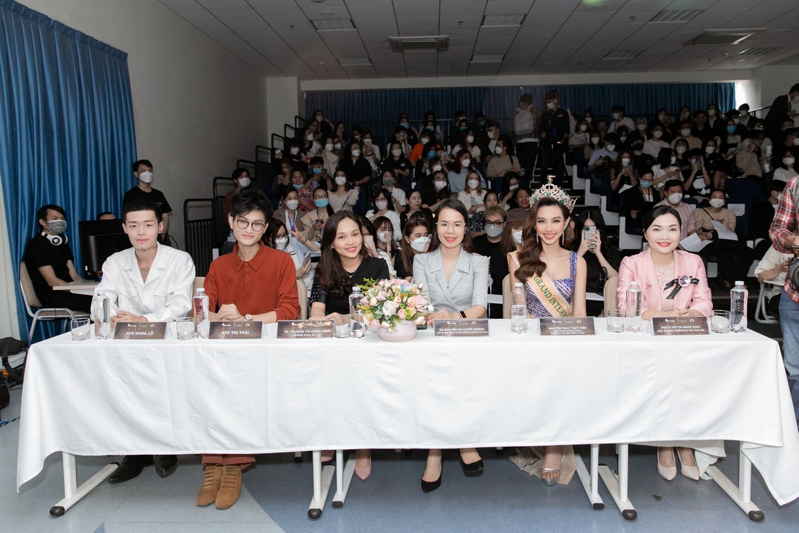 Hoa hậu Thùy Tiên nhận học bổng 350 triệu đồng - 2 Hoa hậu Thùy Tiên nhận học bổng 350 triệu đồng - 2