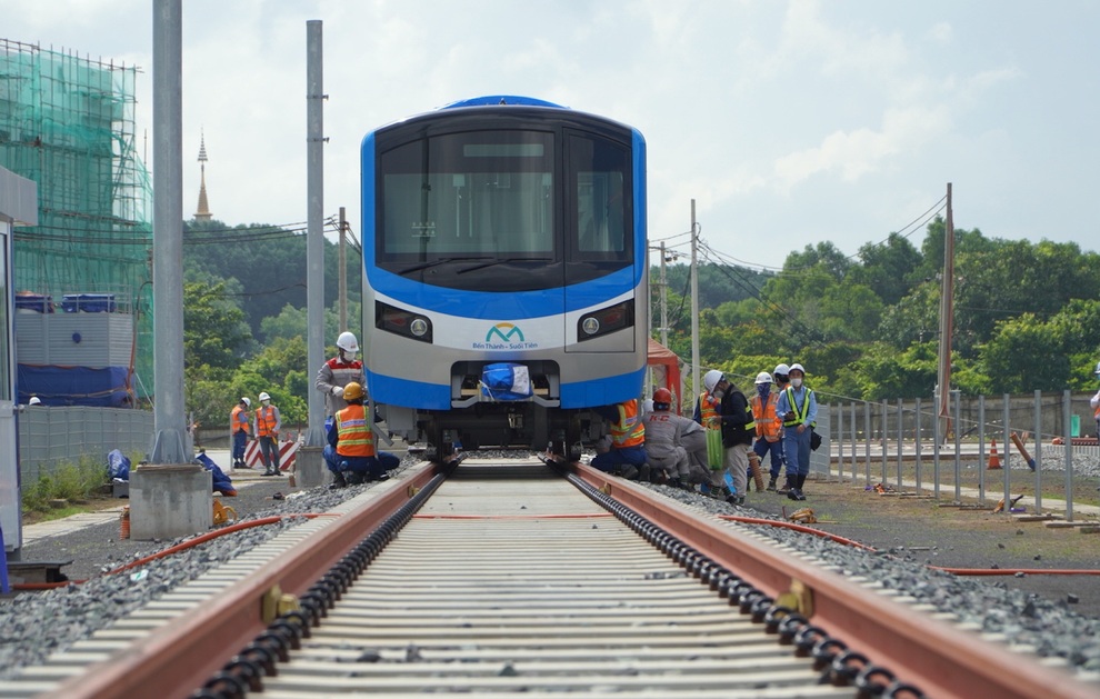TPHCM: Đoàn tàu metro số 4 và 5 về depot Long Bình - 8 TPHCM: Đoàn tàu metro số 4 và 5 về depot Long Bình - 8