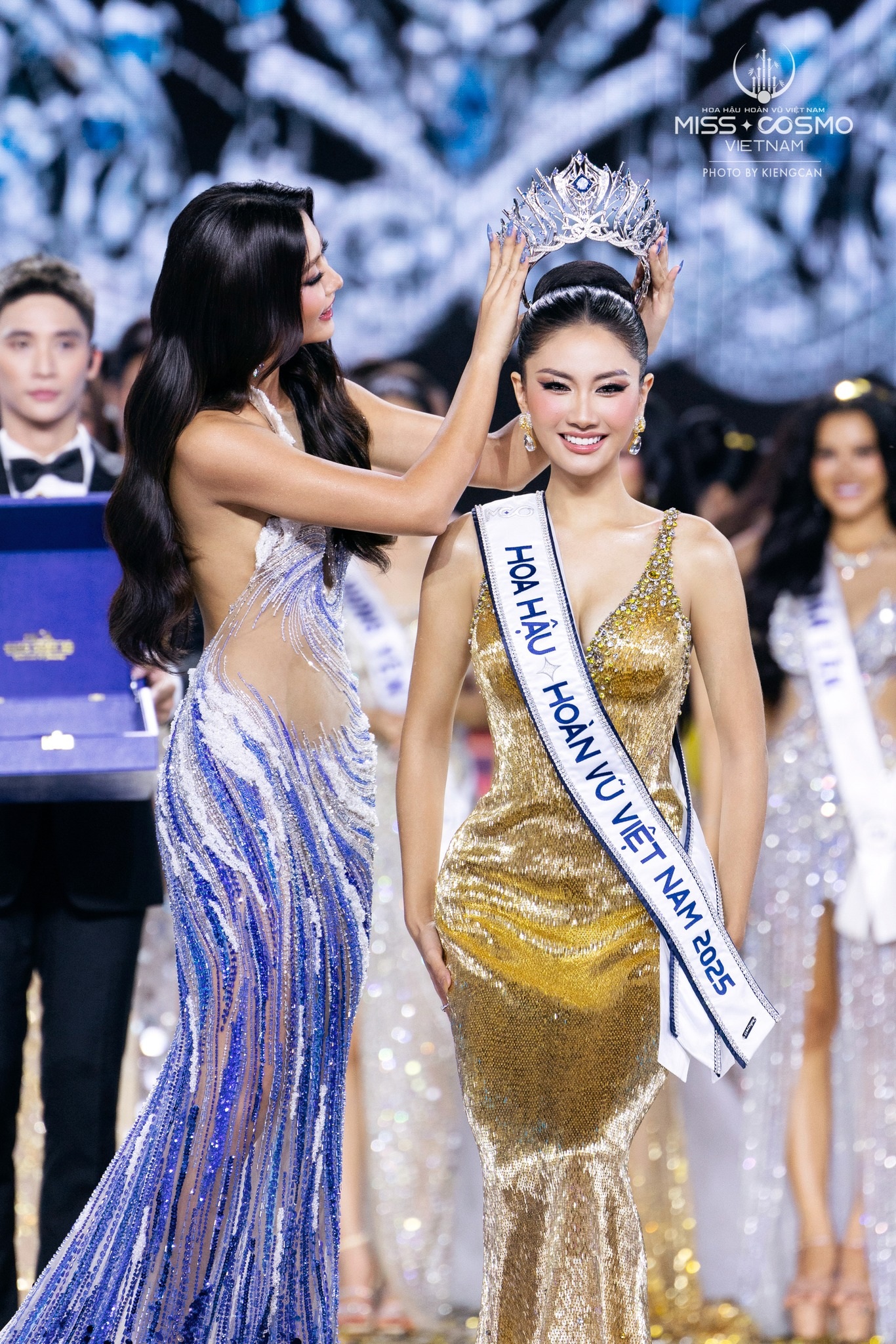 Gia cảnh tân Hoa hậu Phương Linh: Bố mẹ về hưu, mong con gặp người phù hợp - 1