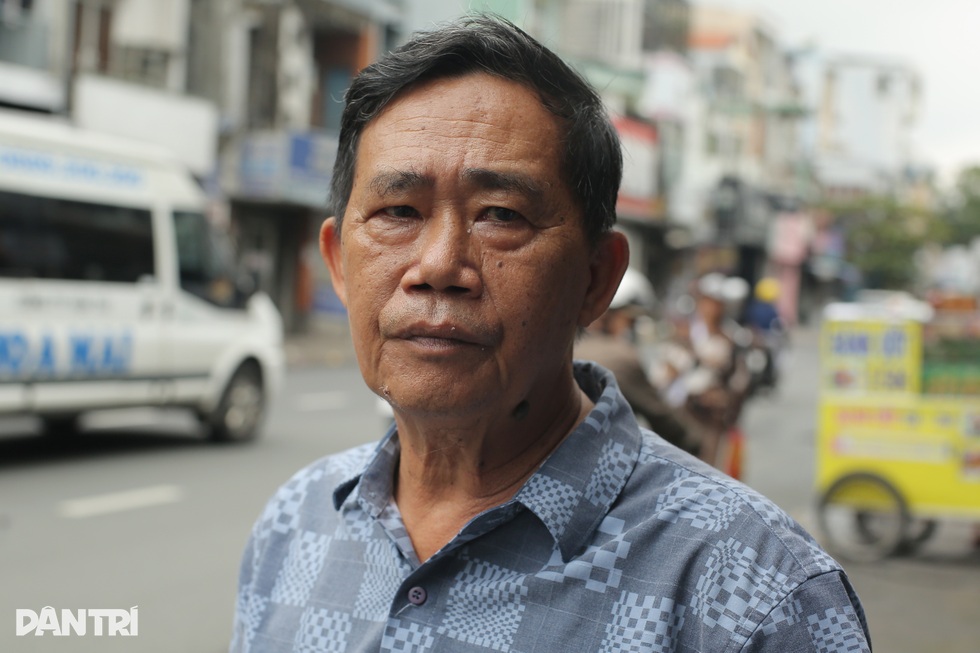 Tiểu thương buôn bán ế ẩm, dẹp tiệm vì kẹt xe ở TPHCM - 2 Tiểu thương buôn bán ế ẩm, dẹp tiệm vì kẹt xe ở TPHCM - 2