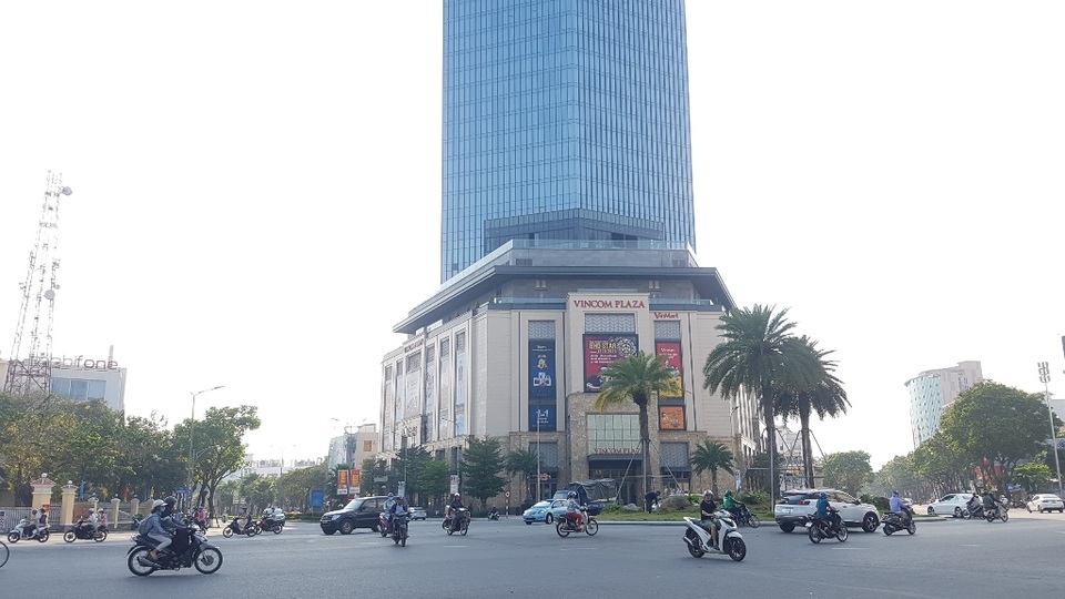 Đường phố Huế vắng bóng người sau ca nhiễm Covid-19 của du khách - 6 Đường phố Huế vắng bóng người sau ca nhiễm Covid-19 của du khách - 6