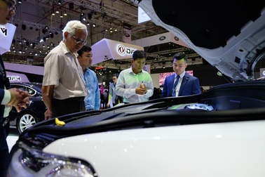 Xe Thái "đạo diễn" chợ xe nhập Việt, cuộc đua giảm giá xe hơi bắt đầu