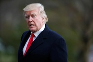 Ông Trump bất ngờ lên tiếng bảo vệ ứng viên tổng thống đảng Dân chủ