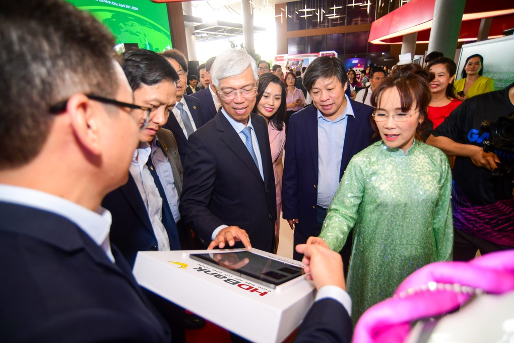 Doanh nghiệp cam kết tiên phong thực thi đổi mới sáng tạo trong kỷ nguyên mới - 3 Doanh nghiệp cam kết tiên phong thực thi đổi mới sáng tạo trong kỷ nguyên mới - 3