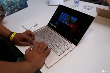 Cận cảnh Xiaomi Mi Notebook Air - laptop mỏng hơn Macbook Air