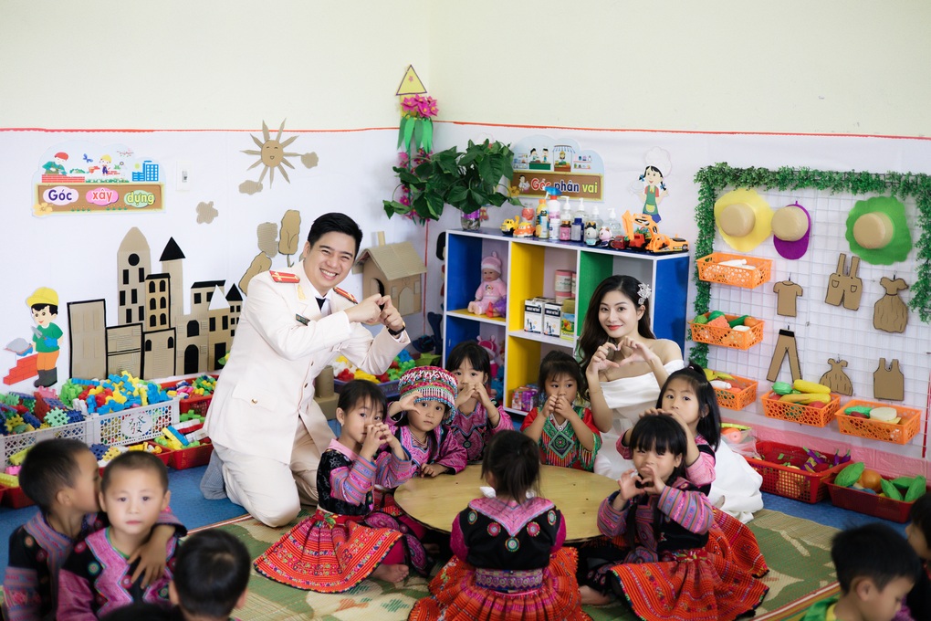 Chuyện xúc động sau bộ ảnh cưới của chàng trung úy công an Sơn La - 6 Chuyện xúc động sau bộ ảnh cưới của chàng trung úy công an Sơn La - 6