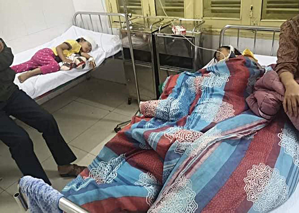 Bố chồng đánh con dâu đang mang thai và 2 cháu nội nhập viện - 1 Bố chồng đánh con dâu đang mang thai và 2 cháu nội nhập viện - 1