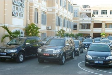 Nhận khoán xe, cán bộ tâm tư vì “level” biển xanh – biển trắng