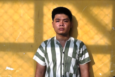 Lừa ngân hàng để mua trả góp điện thoại di động tặng bạn gái