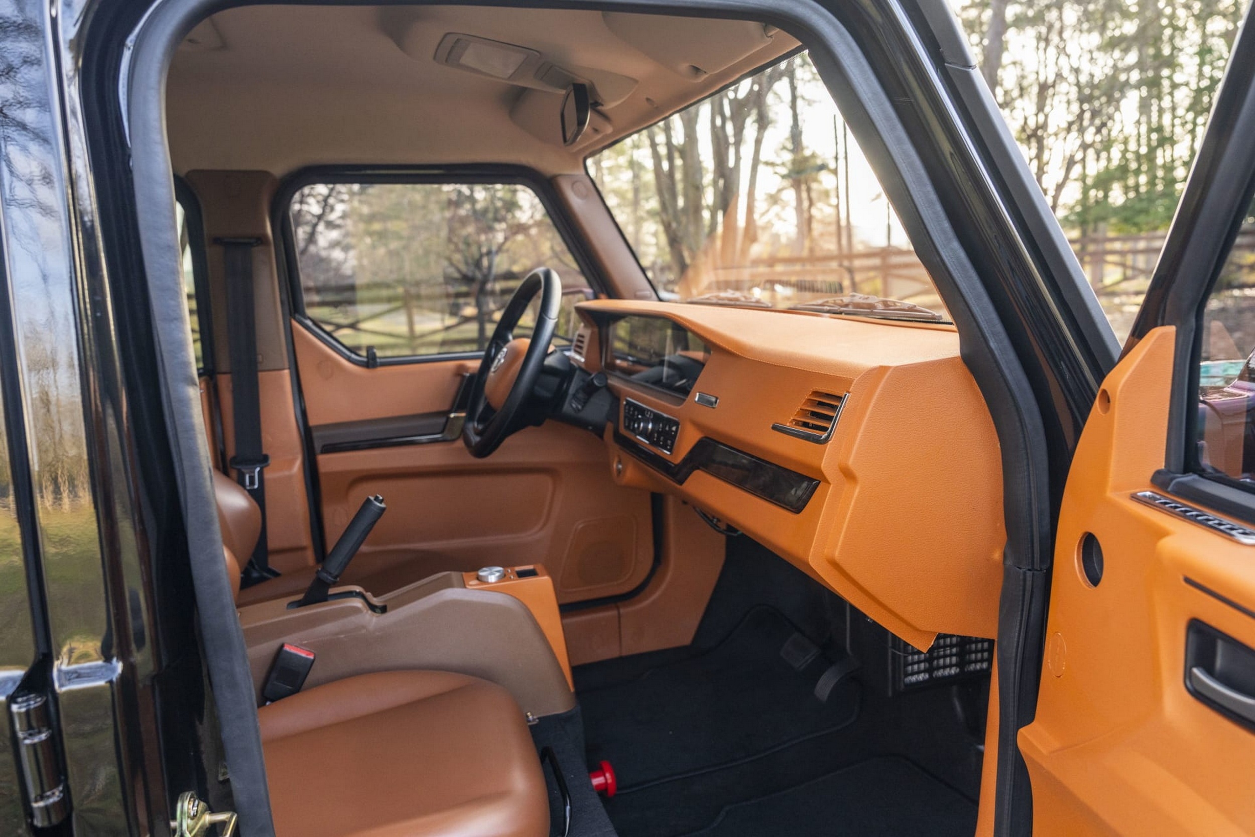 Chiếc xe nhái Mercedes G-Class có giá bán ngang xe xịn - 12 Chiếc xe nhái Mercedes G-Class có giá bán ngang xe xịn - 12