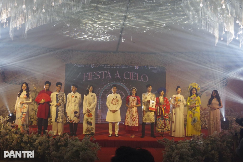 Lộ diện tân Đại sứ Trường THPT Chuyên Đại học Sư Phạm Hà Nội - 3 Lộ diện tân Đại sứ Trường THPT Chuyên Đại học Sư Phạm Hà Nội - 3