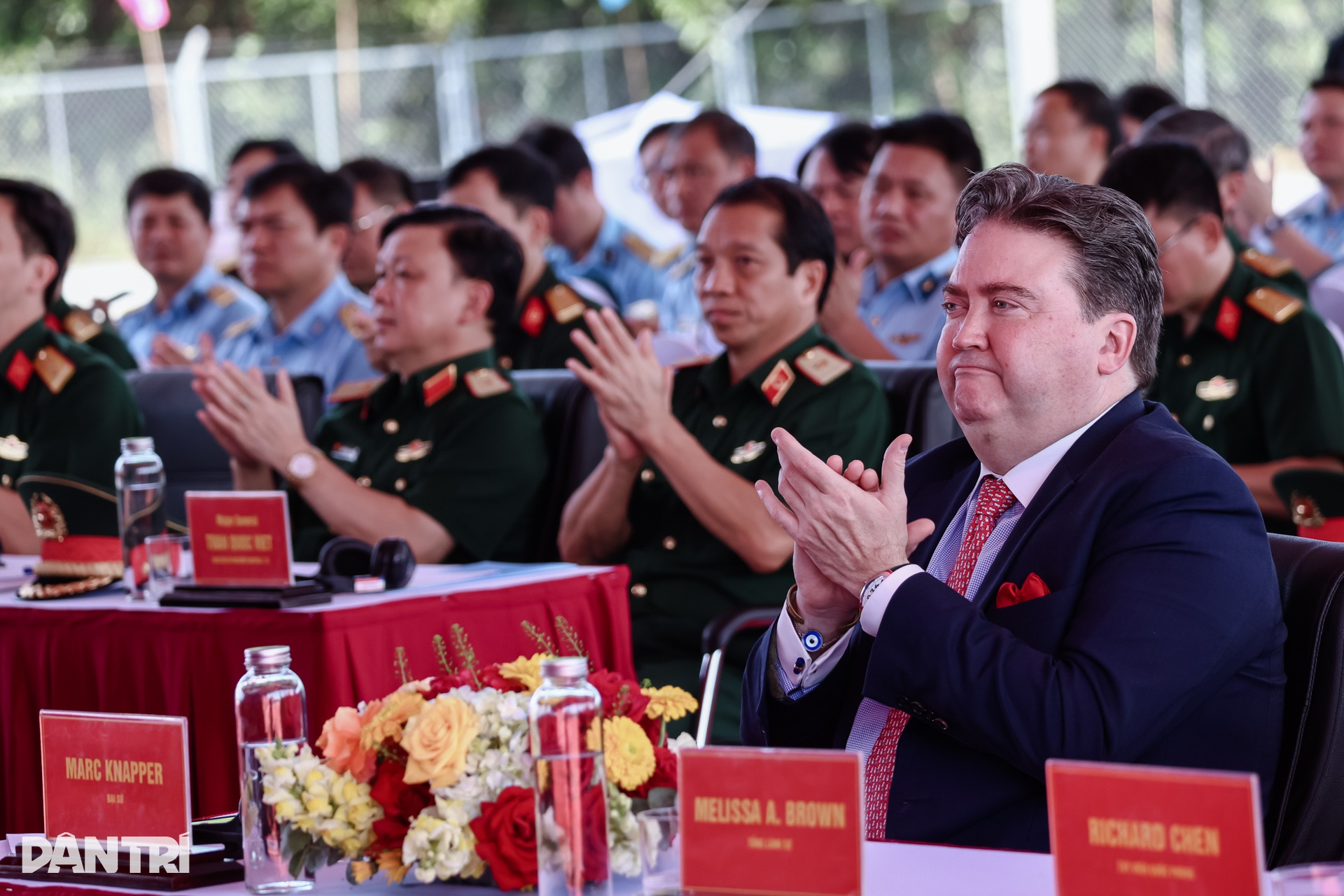 Đại sứ Mỹ Marc Knapper dự lễ bàn giao đất sạch dioxin tại sân bay Biên Hòa - 3