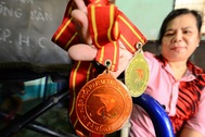 ​Tấm lòng vàng của nữ vận động viên khuyết tật