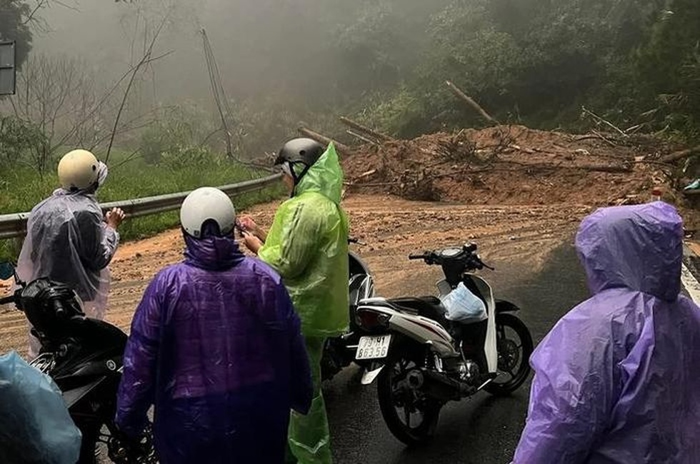 Mưa lớn dị thường gây sạt lở loạt đèo xung yếu ở Lâm Đồng - 1 Mưa lớn dị thường gây sạt lở loạt đèo xung yếu ở Lâm Đồng - 1