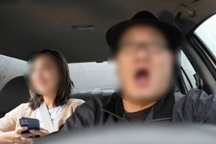 Bị tài xế taxi gạ tình thô thiển, cô gái Trung Quốc giả điên để thoát thân