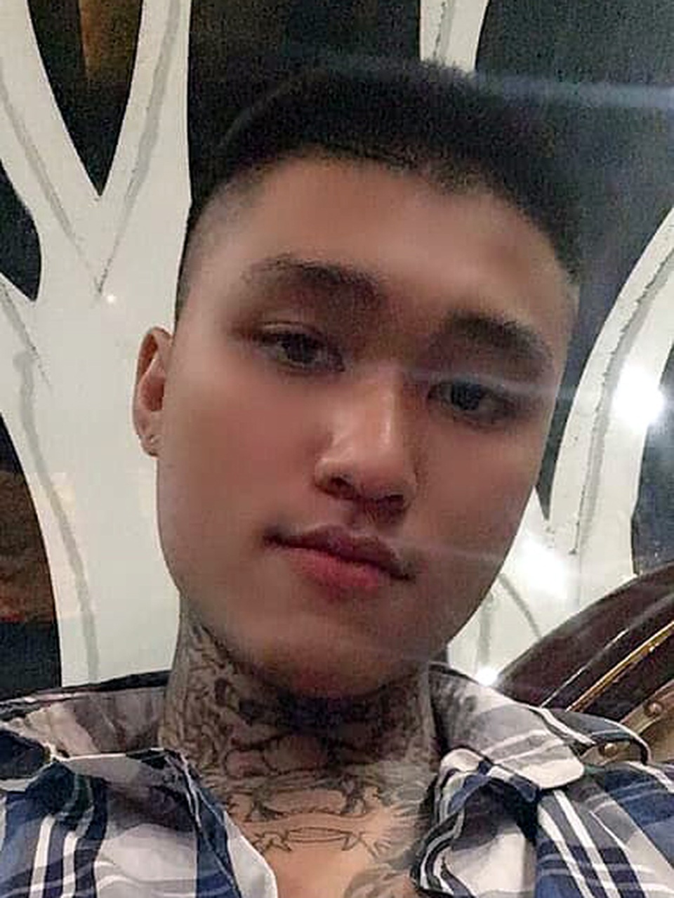 Hà Nội: Từ chối lời mời rượu, nam thanh niên bị chém gục trên phố Xã Đàn - 1 Hà Nội: Từ chối lời mời rượu, nam thanh niên bị chém gục trên phố Xã Đàn - 1