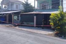 Một thanh niên bị chém tử vong trước cửa nhà dân