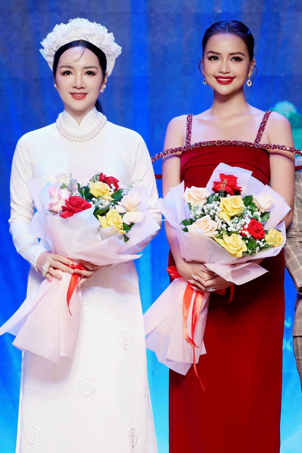 Hoa hậu Giáng My diện áo dài trắng, nhan sắc lão hóa ngược gây ấn tượng - 2 Hoa hậu Giáng My diện áo dài trắng, nhan sắc lão hóa ngược gây ấn tượng - 2