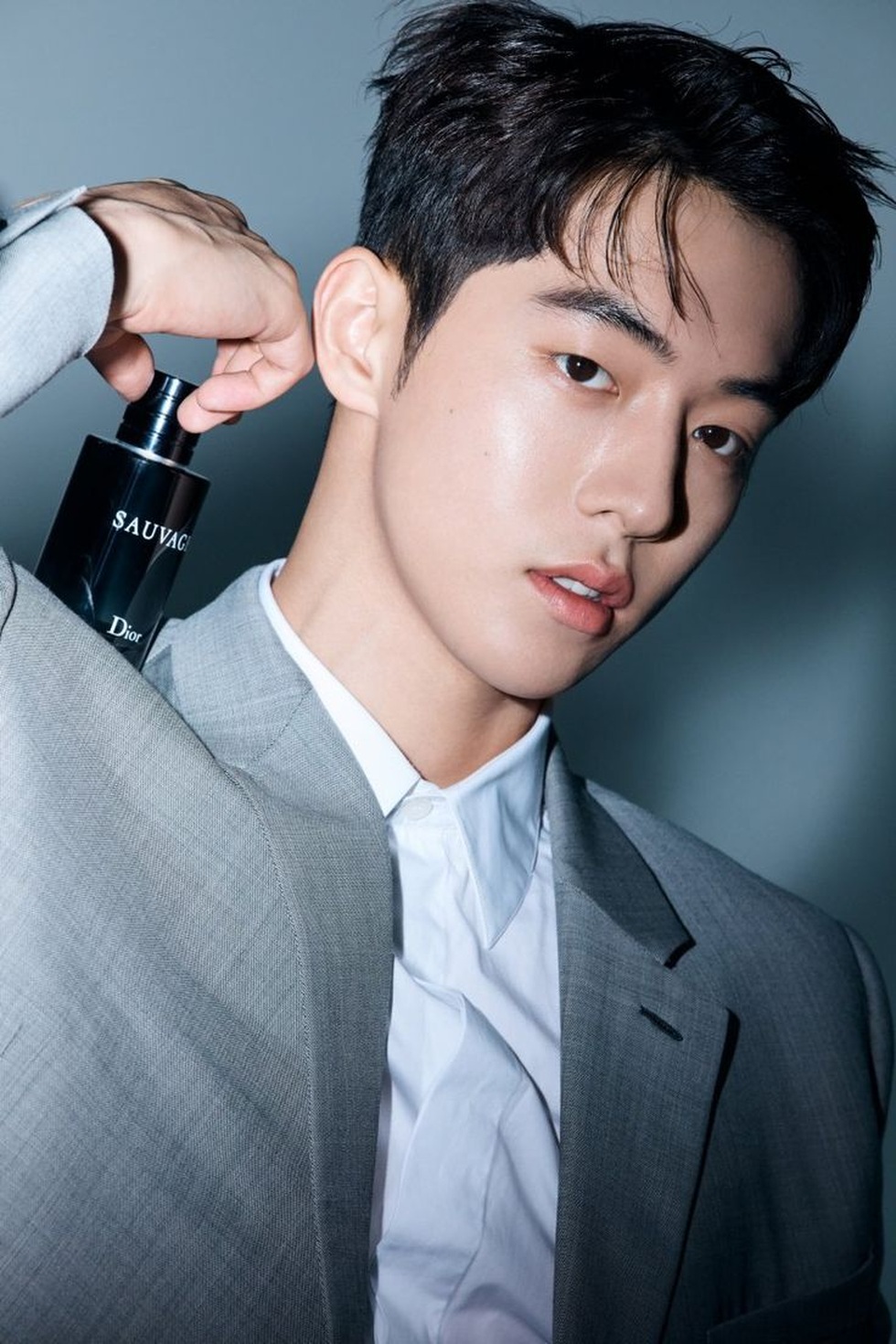 Trước Hoa hậu Thùy Tiên, Dior ứng xử thế nào với nghệ sĩ châu Á dính ồn ào? - 8