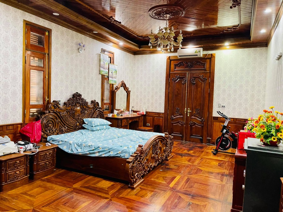 Choáng ngợp biệt thự siêu sang, nội thất dát toàn gỗ quý ở Bắc Ninh - 7 Choáng ngợp biệt thự siêu sang, nội thất dát toàn gỗ quý ở Bắc Ninh - 7